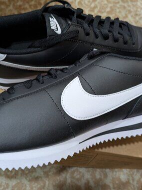 EW NIKE Cortez Sneakers Fashion Athletic Shoes - Retro -Women's Size 10 - Niew